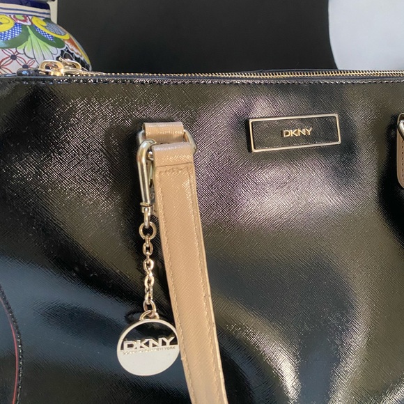 Authentic vintage DKNY patent leather handbag - Picture 2 of 13